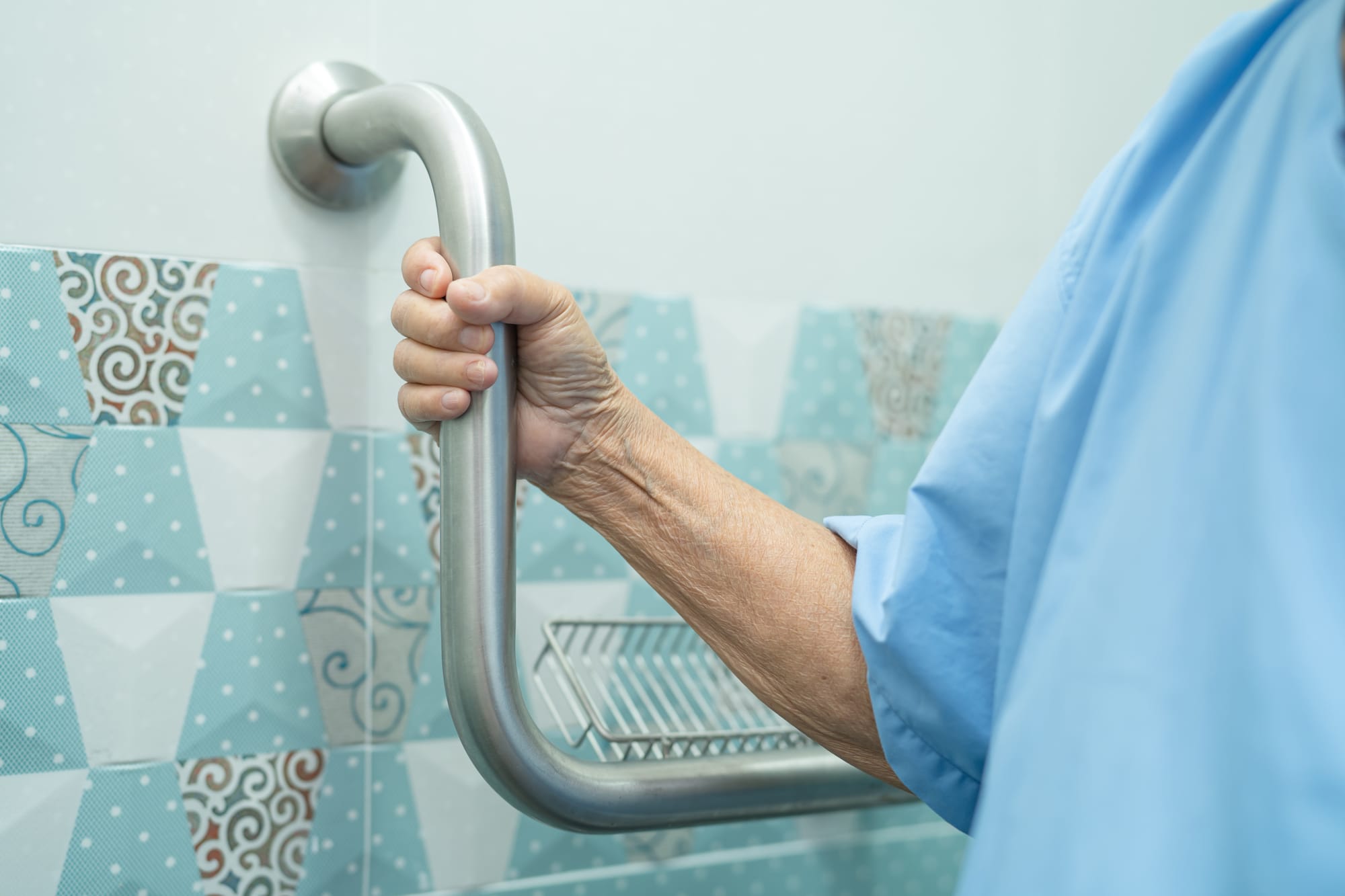 a grab bar for the bathroom for older adults