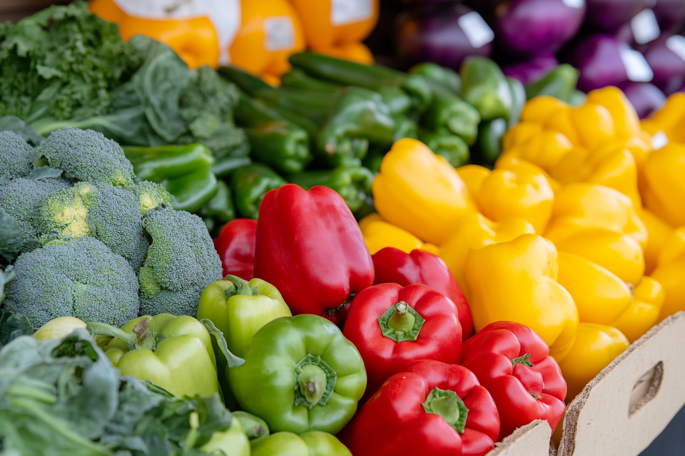 bell peppers, broccoli, kale, onions